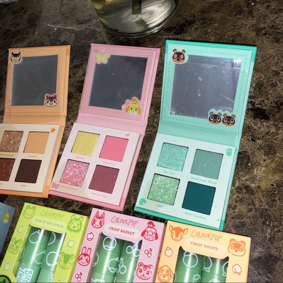 BNIB ANIMAL CROSSING x COLOURPOP Full Makeup Collection + Stickers ! - Picture 16 of 16